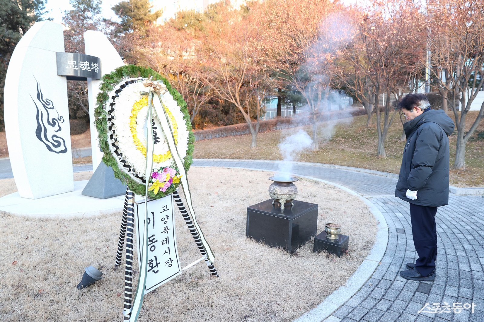 이동환 고양특례시장이 지난 2일 2026년 새해 현충탑 참배를 하고 있다. 사진제공ㅣ고양시