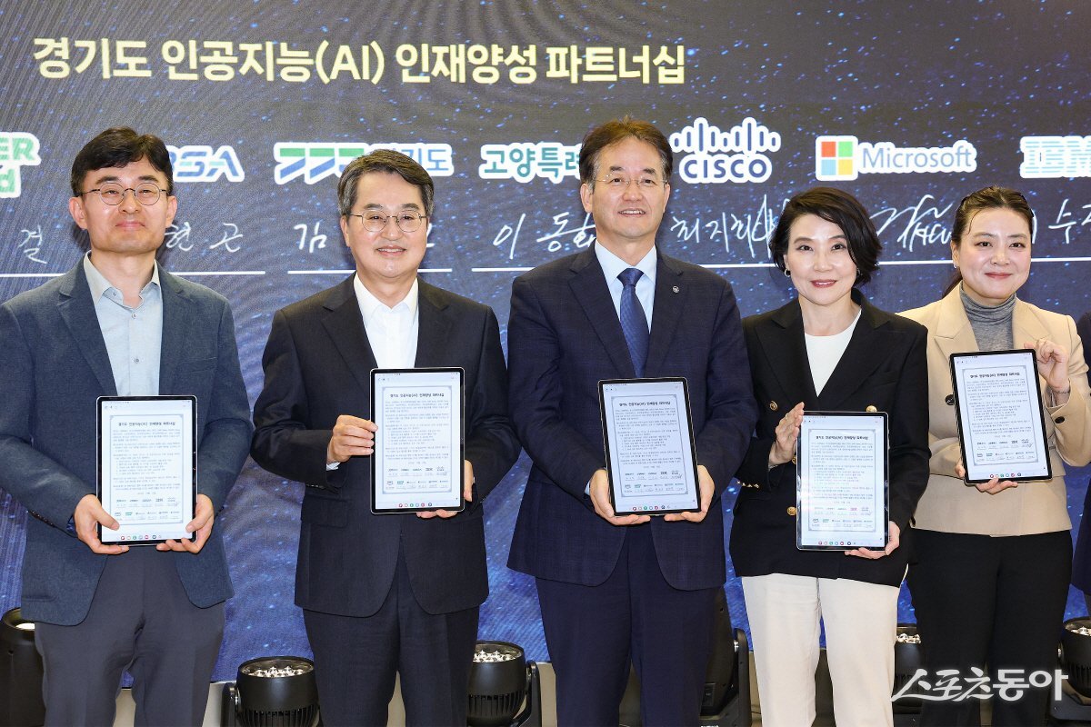 경기도 인공지능(AI) 인재양성 파트너십(가운데 이동환 고양특례시장) 사진제공ㅣ고양시 