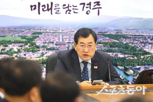 주낙영 경주시장이 새해 첫 국소본부장 회의를 주재하고 있다. 사진제공 ㅣ 경주시
