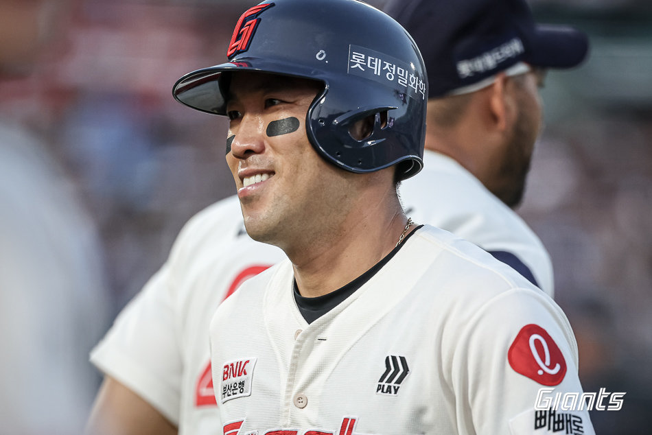 롯데 프랜차이즈 스타 전준우가 올해 구단 통산 최다 출장, 타석, 득점, 안타 경신에 도전한다. 사진제공｜롯데 자이언츠