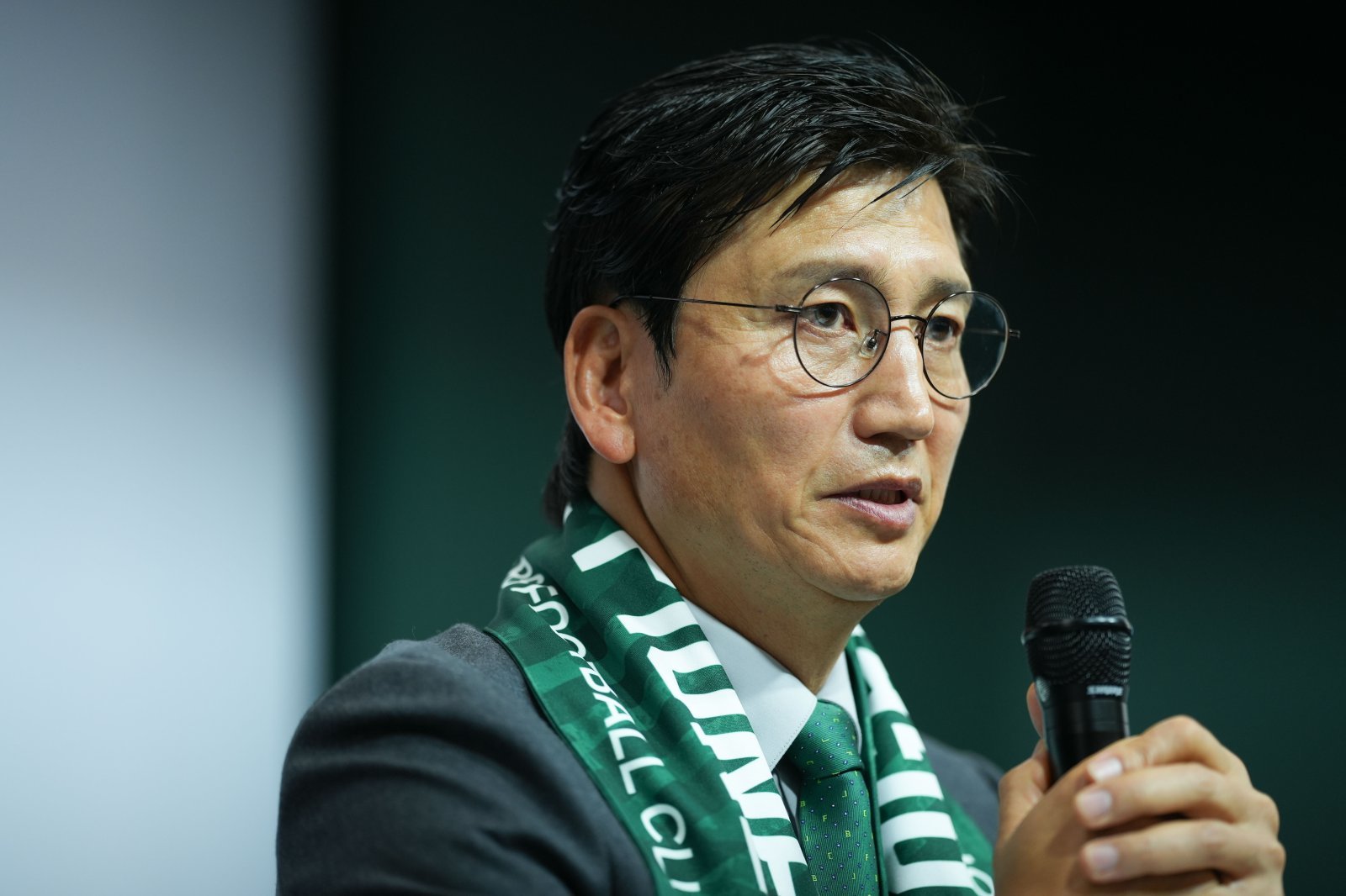 전북 정정용 신임 감독이 6일 전주월드컵경기장서 열린 취임 기자회견에서 포부를 밝히고 있다. 사진제공｜전북 현대