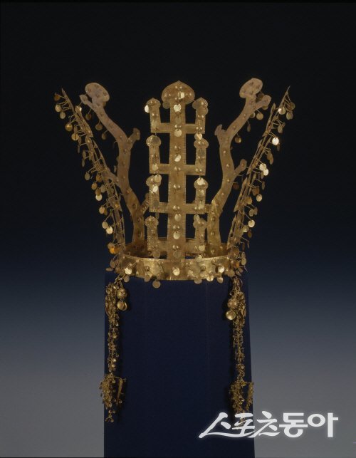 신라문화 정수로 평가받는 금령총 금관. 사진제공 ㅣ 청도군