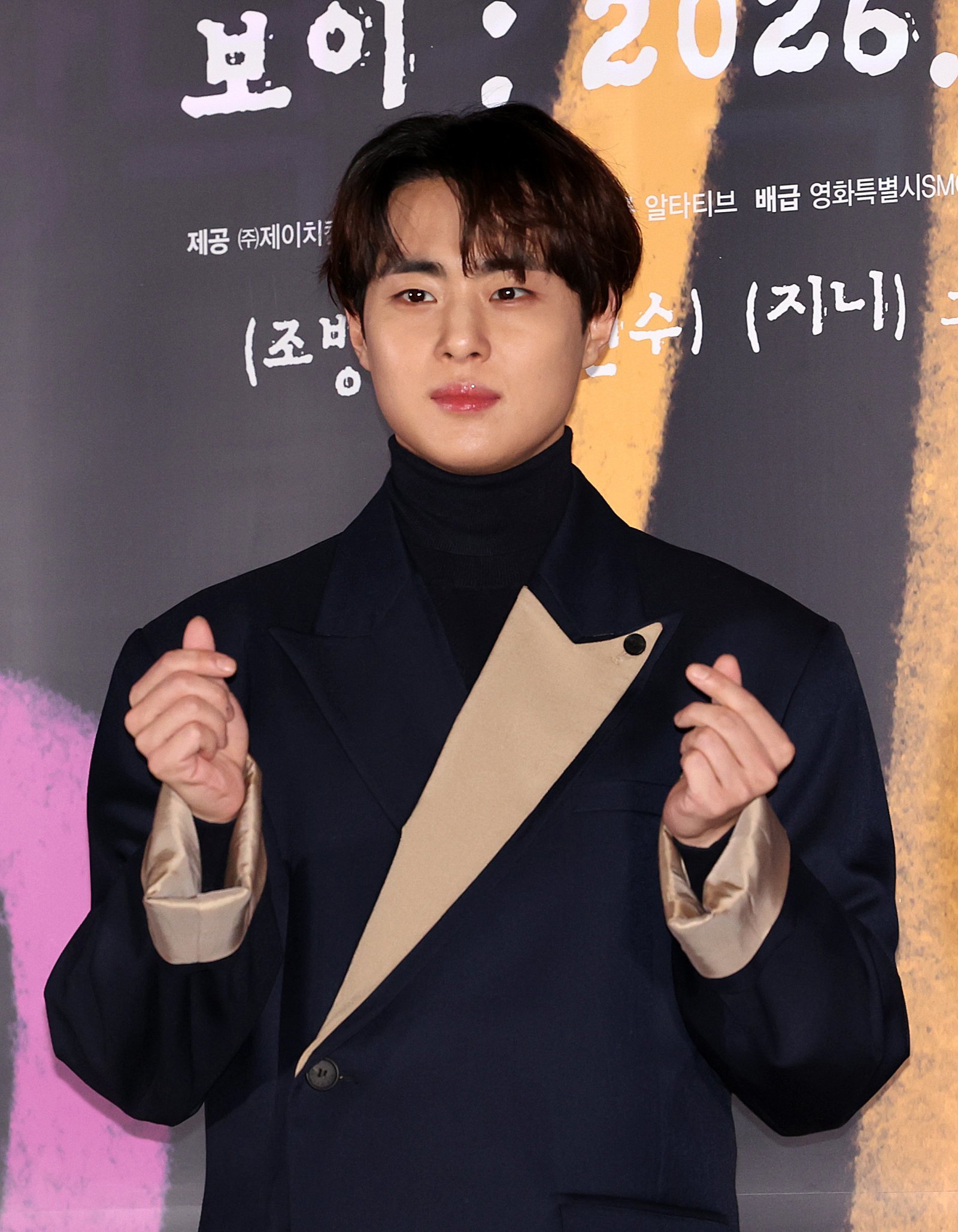 [서울=뉴시스] 이영환 기자 = 배우 조병규가 6일 오후 서울 용산구 CGV 용산아이파크몰에서 열린 영화 보이 언론배급시사회에서 포토타임을 하고 있다. 2026.01.06. 20hwan@newsis.com