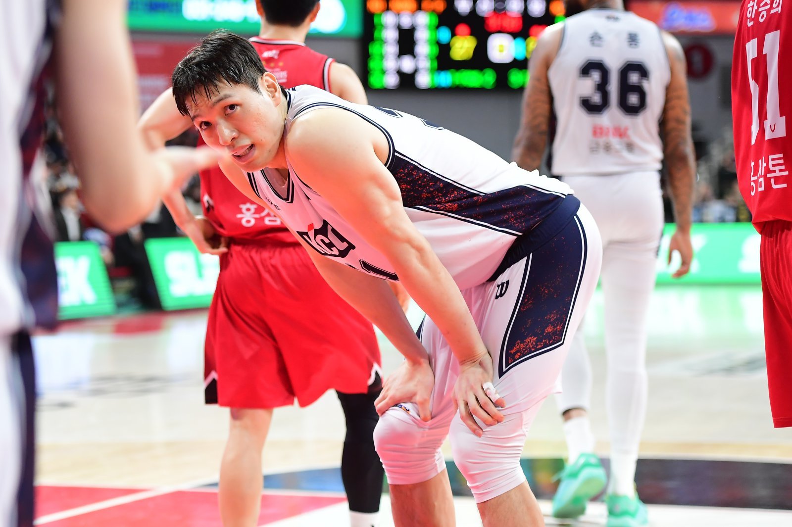 KCC 장재석은 오른쪽 발목 부상 이후 부진한 경기력을 선보이고 있다. 연패 탈출을 위해 반등이 절실하다. 사진제공｜KBL