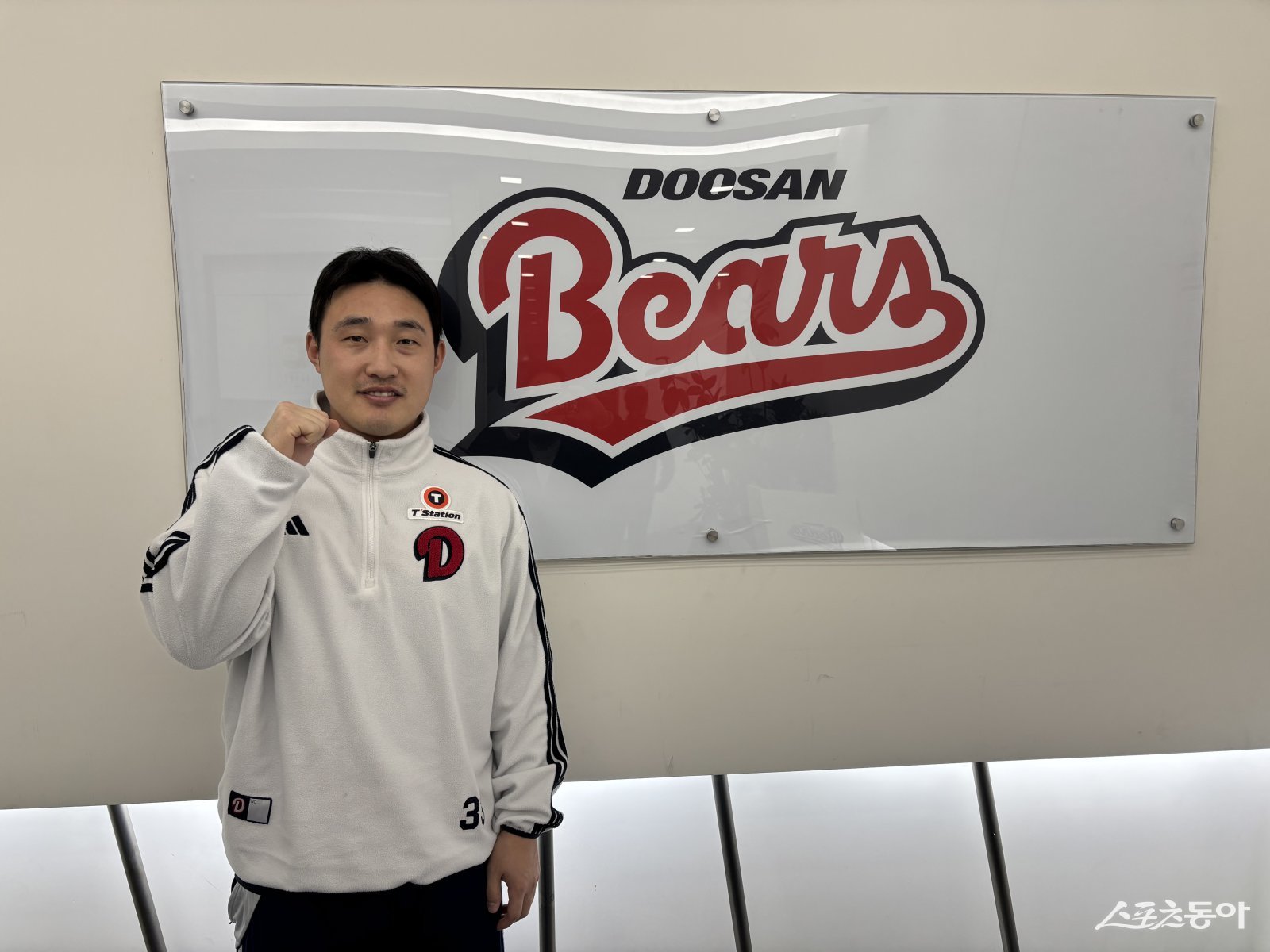 두산 김인태가 6일 잠실구장에서 스포츠동아와 인터뷰를 마친 뒤 포즈를 취하고 있다. 잠실ㅣ강산 기자