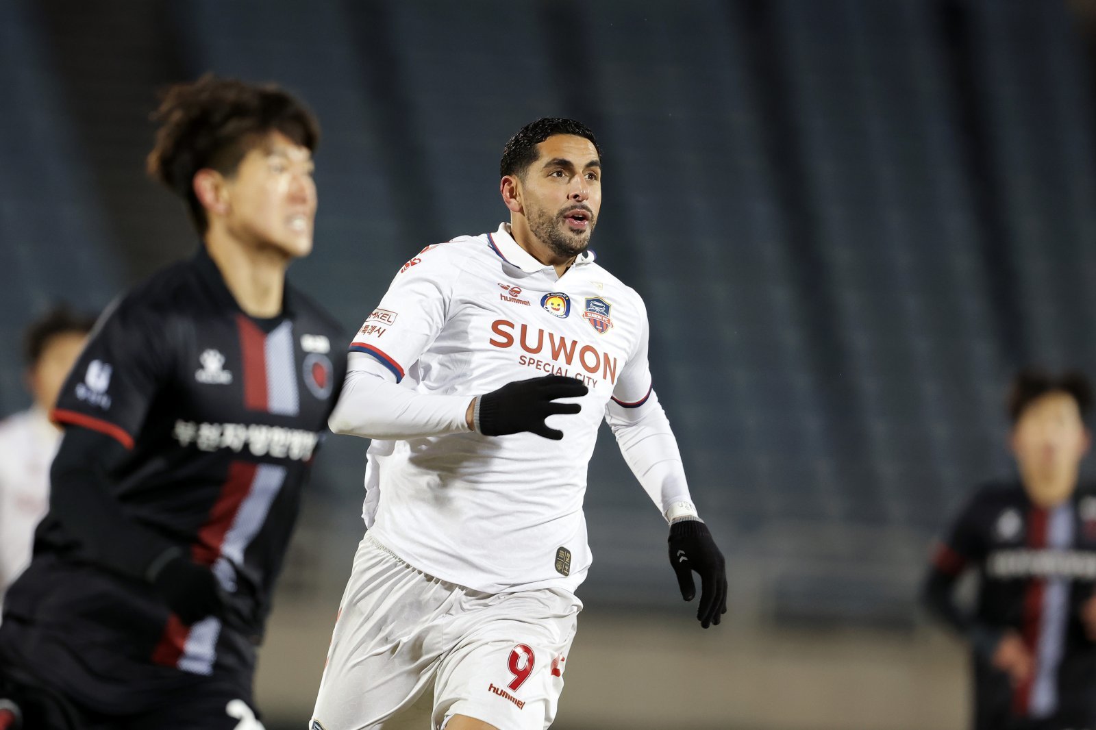 수원FC는 지난해 K리그1 득점왕 싸박(가운데)의 이적 여부를 결정하지 못하며 갈팡질팡하고 있다. 사진제공│한국프로축구연맹