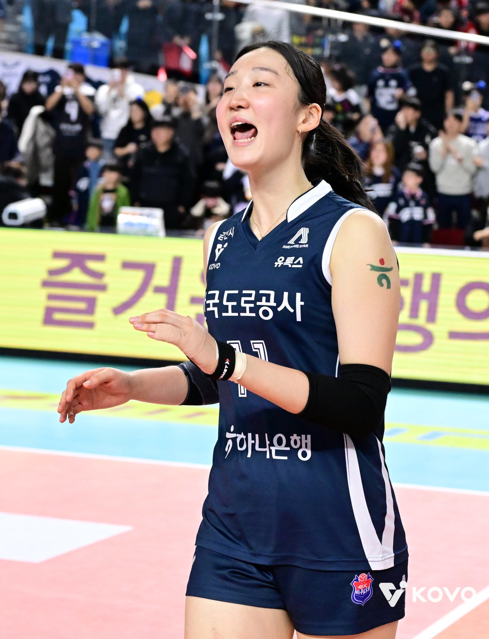 도로공사 김세빈이 8일 현대건설과 홈경기를 3-0 승리로 마친 뒤 웃고 있다. 사진제공｜KOVO