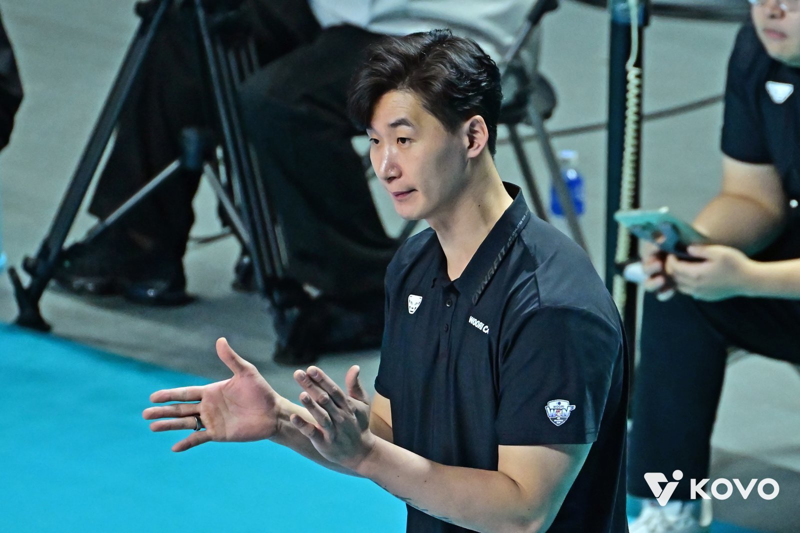 박철우 우리카드 감독대행은 8일 장충체육관서 열린 대한항공과 홈경기에서 3-0 완승을 거뒀지만 들뜨지 않았다. 사령탑 자리의 무게감을 크게 느끼고 있는 그는 그저 다음 경기만 바라보며 최선을 다하겠다고 다짐했다. 사진제공│KOVO