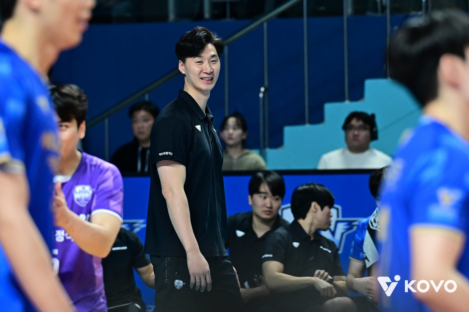 박철우 우리카드 감독대행은 8일 장충체육관서 열린 대한항공과 홈경기에서 3-0 완승을 거뒀지만 들뜨지 않았다. 사령탑 자리의 무게감을 크게 느끼고 있는 그는 그저 다음 경기만 바라보며 최선을 다하겠다고 다짐했다. 사진제공│KOVO