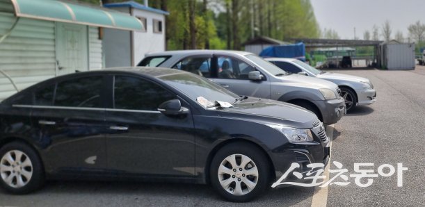 성남시 한 산하기관 내의 사무동을 포함한 크고 작은 건물 5~6개 동이 건축 허가나 신고 절차를 전혀 거치지 않은 채 수년 동안 불법으로 사용되어 온 것으로 밝혀져 논란이 일고 있다. 사진ㅣ고성철 기자