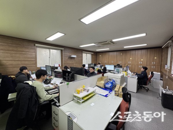 청도군청 토목설계실에서 2026년 주민숙원사업 합동설계 작업을 하고 있다. 사진제공 ㅣ 청도군