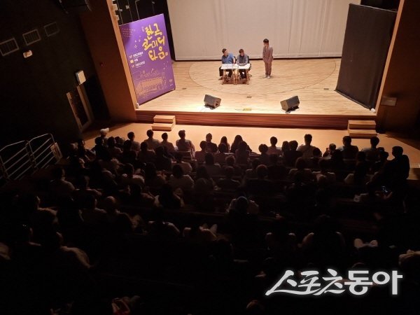 청도군 한국코미디타운 ‘NEW 배짼다쇼’가 관람객들의 성원 속에 공연되고 있다. 사진제공 ㅣ 청도군