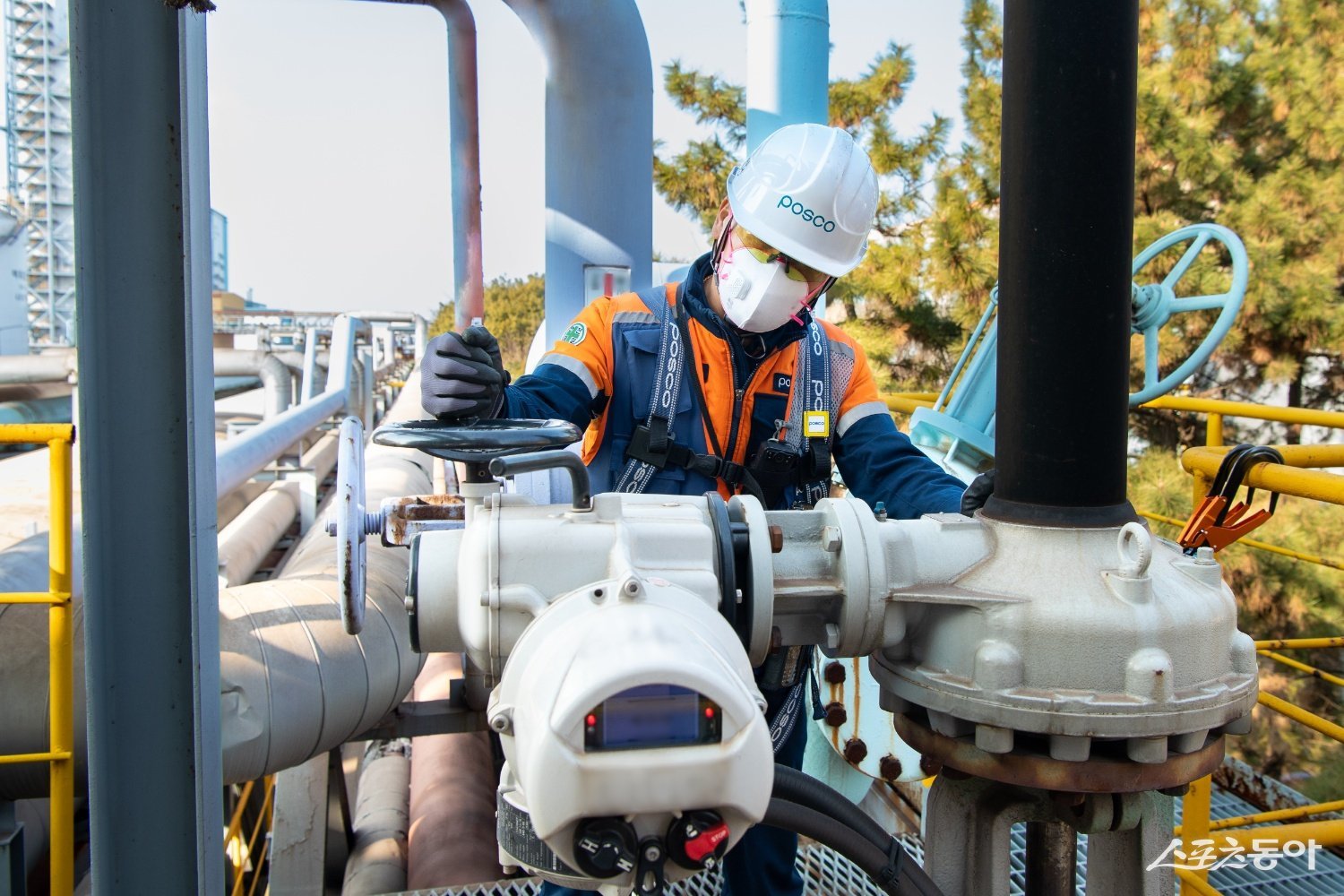 광양제철소가 동절기 한파에 대비하기 위한 집중 설비 점검에 나서며 강추위 속 안전한 작업 현장 만들기에 나섰다. 사진제공=광양제철소