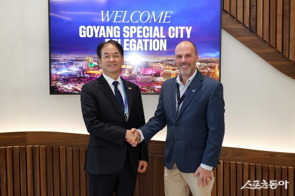 고양특례시-라스베이거스 컨벤션센터(LVCVA) 간 면담 (왼쪽부터 이동환 고양특례시장, 댄 헤이즈(Dan Hayes) 라스베이거스 컨벤션센터 최고운영책임자(COO) 사진제공ㅣ고양시