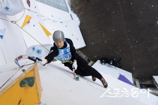난이도 부문 남자부 2위를 차지한 대한민국 김민철 선수의 경기 모습. 사진제공 ㅣ (사)대한산악연맹