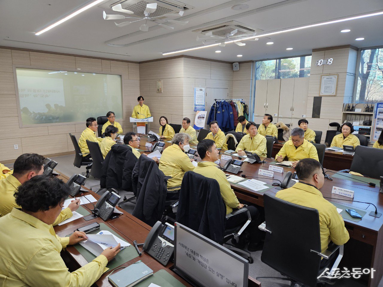 시흥시(시장 임병택)는 지난 1월 9일 시청 재난안전상황실에서 사회재난 발생 시 신속한 초동대응과 부서 간 협력체계 강화를 위한 ‘사회재난 대응체계 설명회’를 개최했다. 사진제공｜시흥시