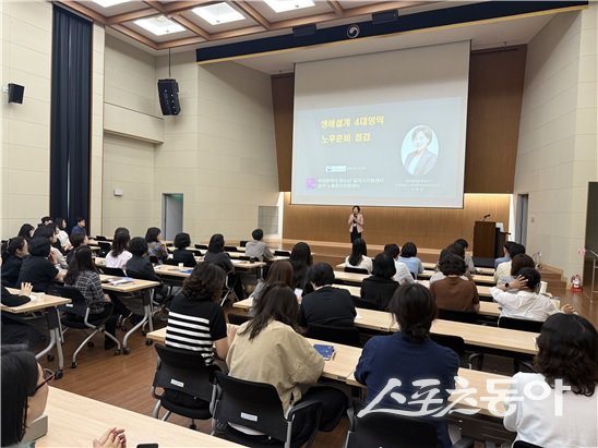 지난해 신중년 사회적일자리 ‘신중년 생애재설계 상담 사업’ 현장사진. (사진제공=부산시)