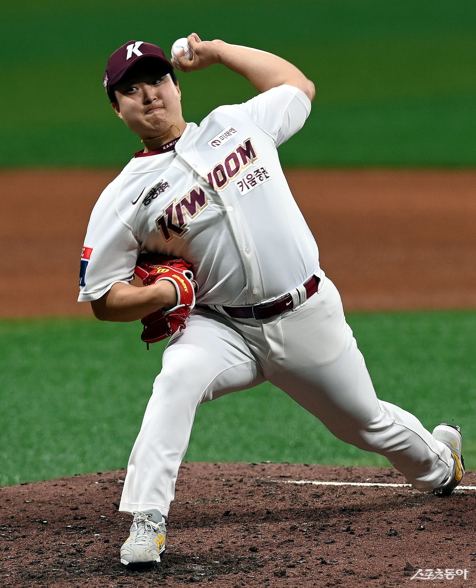 상무에서 병역 의무를 마치고 돌아온 김재웅은 2026시즌 키움 불펜에 큰 힘을 보탤 것으로 기대가 크다. 스포츠동아 DB