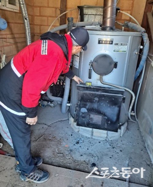 봉화군이 산불 예방을 위해 관내 화목보일러 사용 가구 일제점검을 실시했다. 사진제공 ㅣ 봉화군