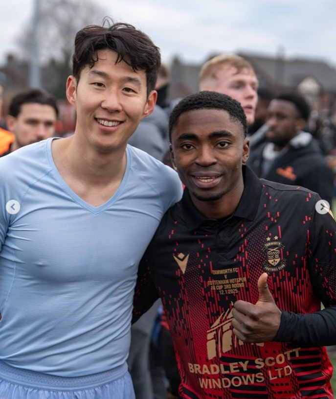 노츠 카운티 공격수 에노루(오른쪽)가 탬워스 시절 FA컵서 손흥민과 찍은 사진을 올려 눈길을 모았다. 사진출처│에노루 인스타그램