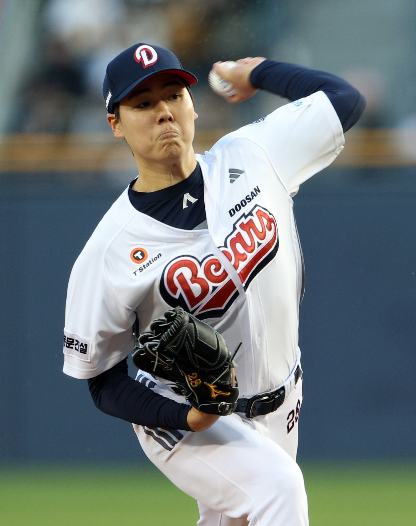 두산 최승용은 지난 시즌 풀타임 선발투수로 올라섰지만, 여전히 욕심이 크다. “내 자리는 없다는 생각으로 경쟁해야 한다”는 각오다. 뉴시스
