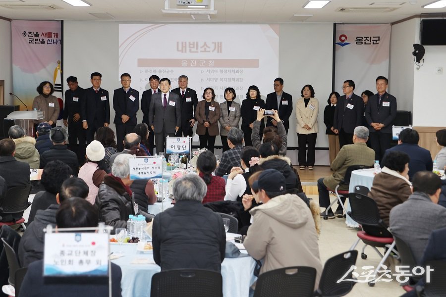 문경복 군수는 2026년 병오년 새해 덕적면 연두방문을 진행했다. 사진제공｜옹진군청