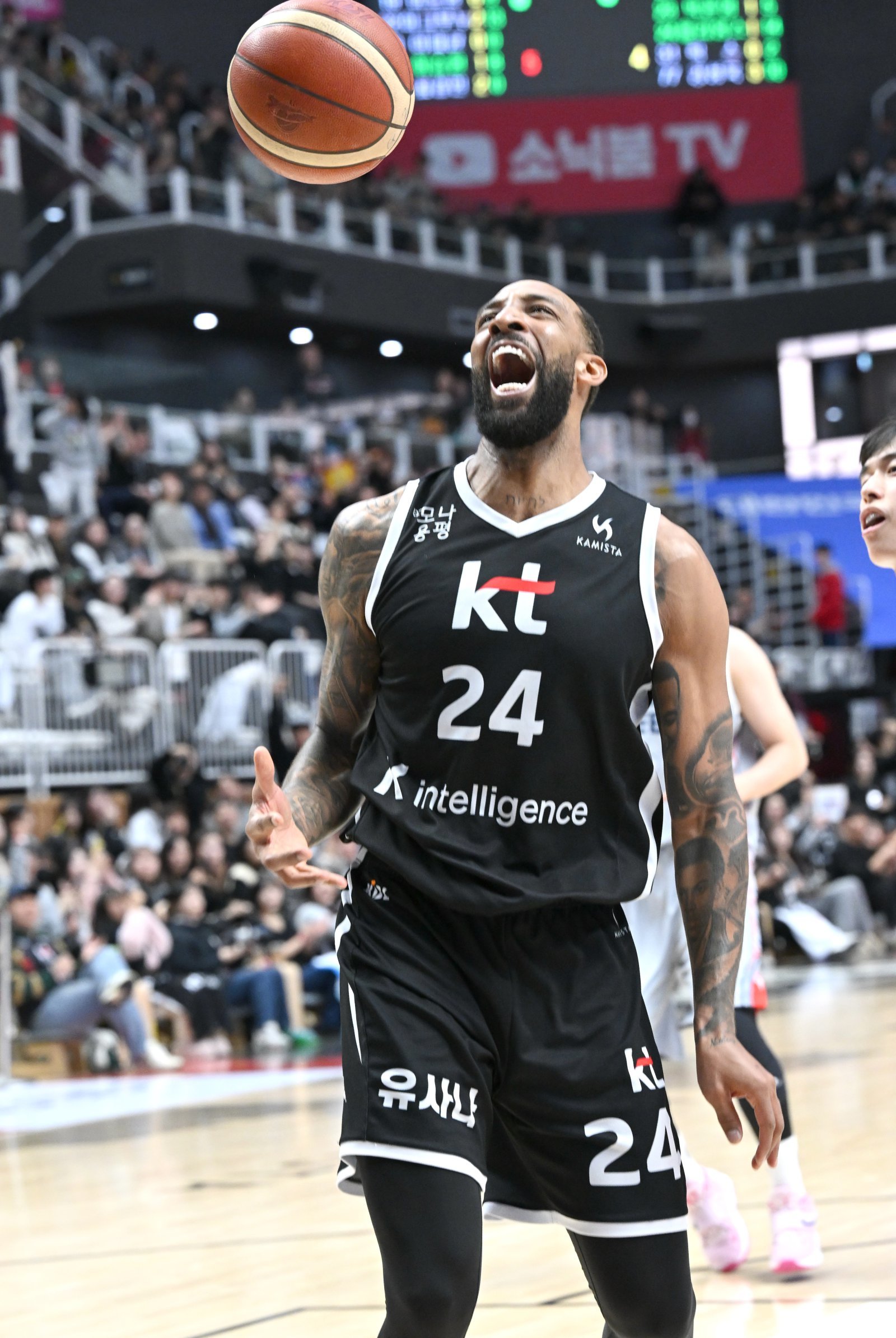 KT 데릭 윌리엄스는 14일 수원서 열린 KCC와 홈경기에서 32점·5리바운드로 활약하며 2연승을 이끌었다. 사진제공｜KBL