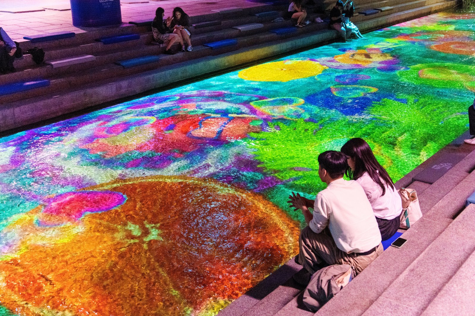 청계 소울 오션 수면 미디어아트 전시 작품 해치의 물놀이                        사진제공=서울관광재단
