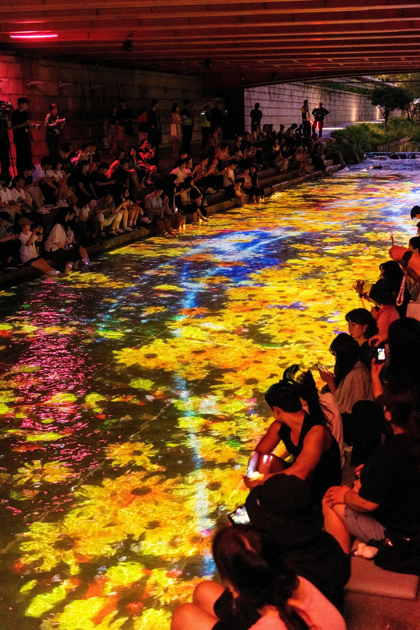 수면 미디어아트 전시 작품 청계정원만개              사진제공=서울관광재단