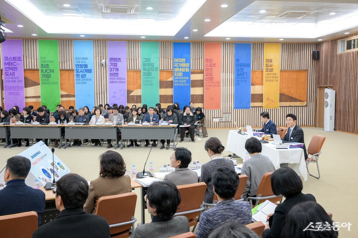 노관규 순천시장이 15일 시청 대회의실에서 ‘2026년 주요업무 실행계획 보고회’를 열고, 새해 시정 운영방향과 핵심사업 전반을 점검하고 있다. 사진제공=순천시