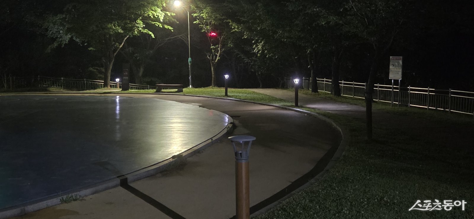 순천시는 시민들의 야간 보행 안전 확보와 쾌적한 공원 이용 환경 조성을 위해 오는 19일부터 31일까지 13일간 ‘도시공원 및 녹지대 조명등 2026년 1분기 일제 점검’을 실시한다. 사진제공=박기현 기자