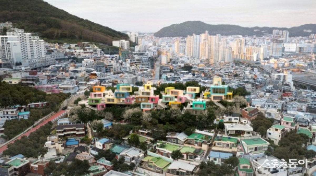 부천시는 지난 14일 부산시청을 방문해 ‘특별건축구역 활성화 시범사업’을 벤치마킹했다(벤치마킹한 영도콜렉티브힐스). 사진제공｜부천시