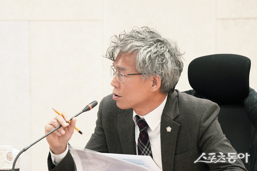 최훈 동구의회 의원은 통합 이후 기초의회 의원 수가 줄어들 가능성이 제기되는 것과 관련해, 이를 두고 명백한 원도심 역차별이라고 비판하고 있다. 사진제공｜인천 동구의회