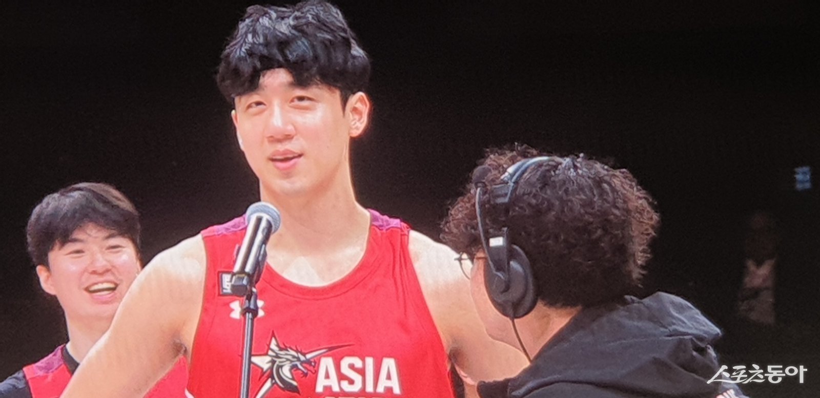 B리그 아시아 올스타팀 주장 양재민이 16일 일본 나가사키 해피니스 아레나에서 열린 라이징 스타팀과 경기를 마친 뒤 승리 소감을 말하고 있다. 나가사키｜최용석 기자