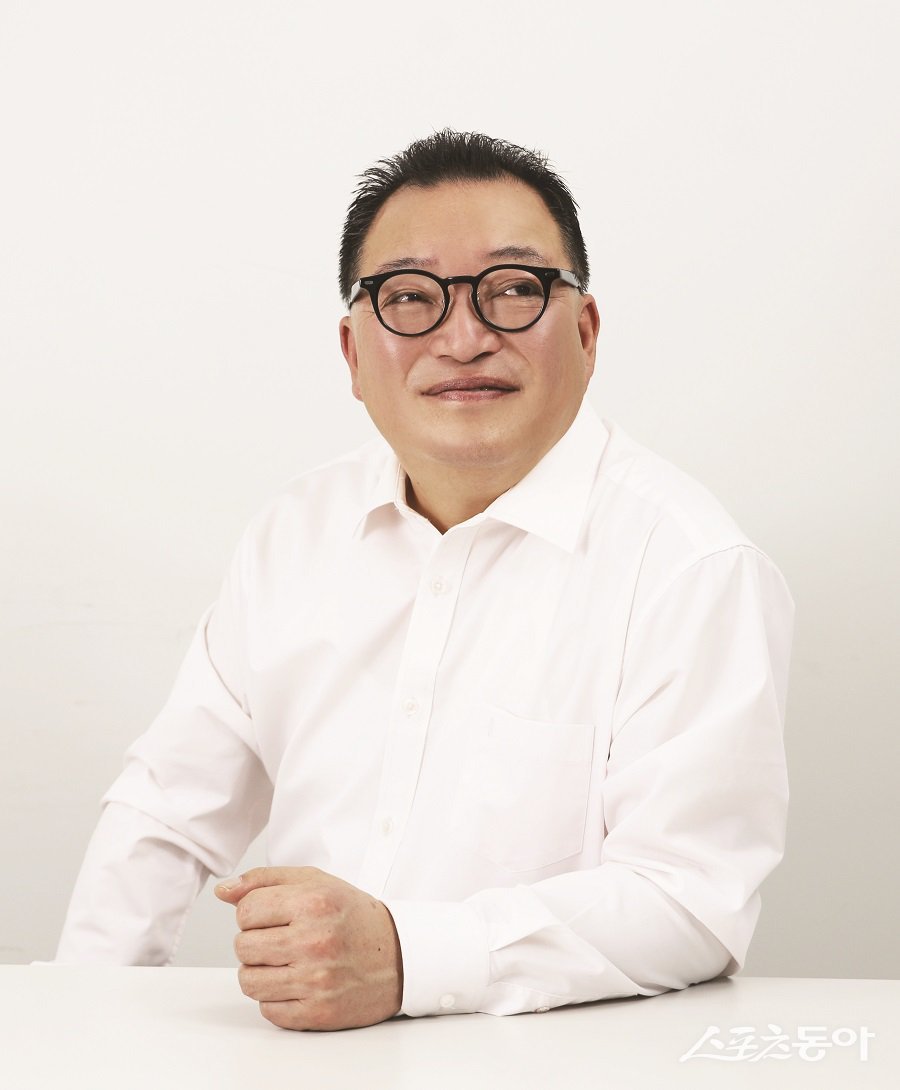 박인동 저자가 신간 ‘골목에서 구청까지’를 출간하고 이를 기념하는 출판기념회를 지난 1월 17일 오후 2시 남동구청 2층 대강당에서 개최했다(박인동 저자). 사진제공｜박인동 저자