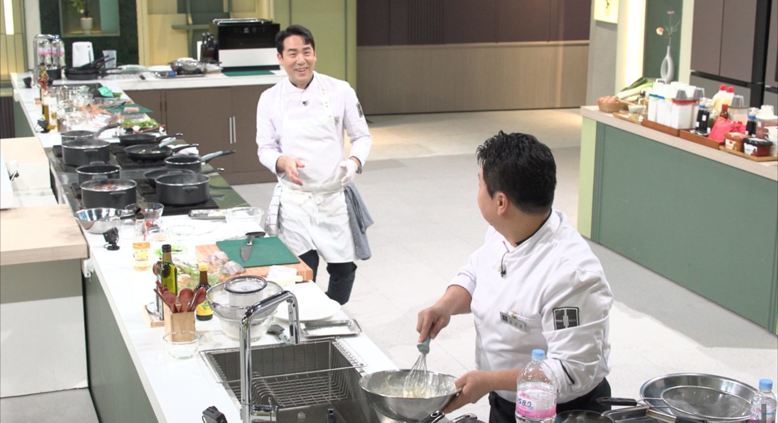 정호영vs샘킴, 리벤지 매치…‘흑백2’ 비하인드 공개 (냉부해)