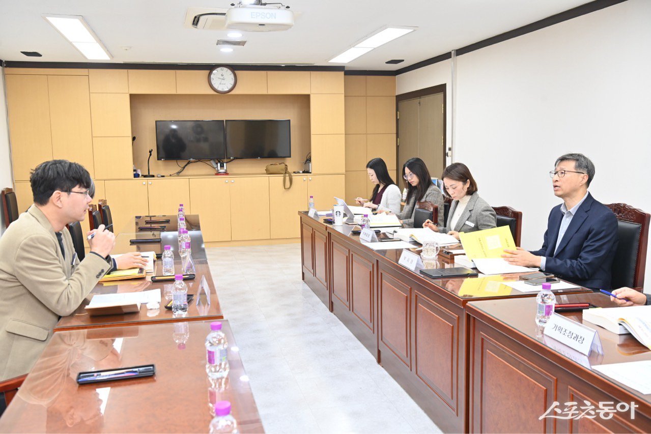 16일 하남시에 따르면 공 부시장은 시정 주요 사업의 신속한 파악과 역점 과제의 차질 없는 추진을 위해 지난 14일부터 사흘간 ‘국별 주요 업무보고회’를 주재했다. 사진제공｜하남시