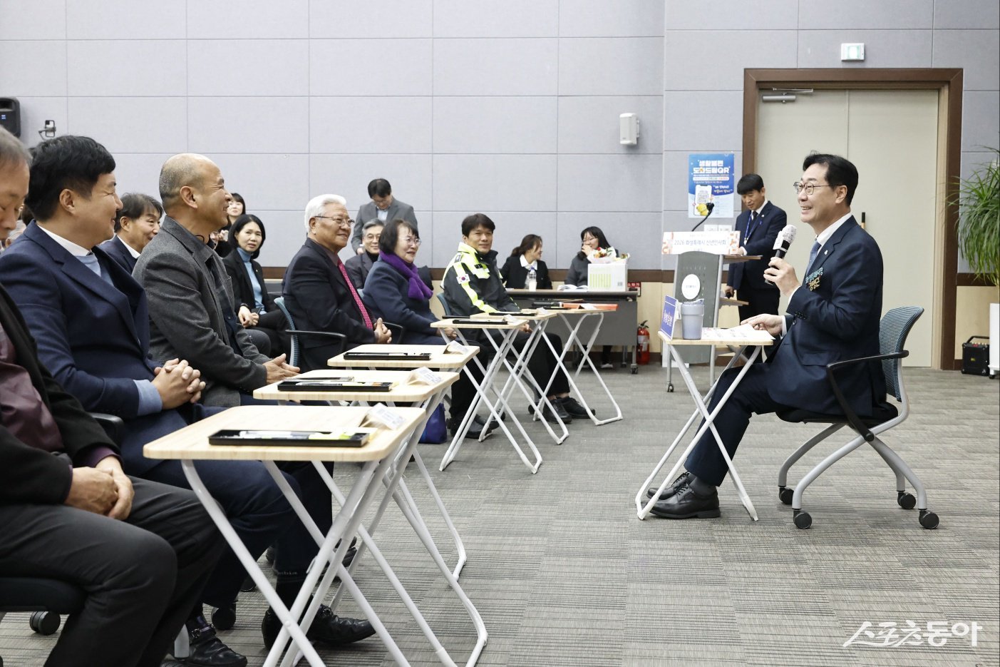 화성특례시(시장 정명근)가 지난 12일 남양읍과 새솔동을 시작으로 2026년도 신년인사회 첫째 주 일정을 마무리한 가운데, 시민 의견을 사전에 청취하는 지역관심사 조사 방식이 주목받고 있다(2026년 화성특례시 신년인사회 현장 모습). 사진제공｜화성시
