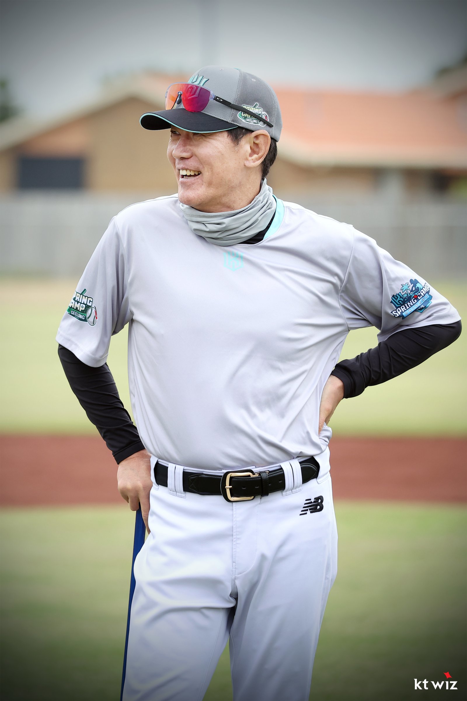 KT가 스프링캠프 명단에 새 얼굴을 대거 포함했다. 이강철 KT 감독이 지난해 호주 질롱에서 열린 캠프 도중 훈련을 지켜보고 있다. 사진제공｜ KT 위즈