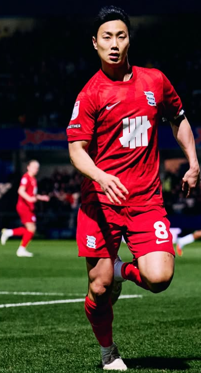 버밍엄시티 백승호가 18일(한국시간) 영국 웨일즈 스완지의 스완지닷컴 스타디움서 열린 스완지시티와 원정경기서 힘겹게 1-1 무승부를 거뒀지만 중원서 분투한 사실을 높게 평가받았다. 사진출처│버밍엄시티 인스타그램