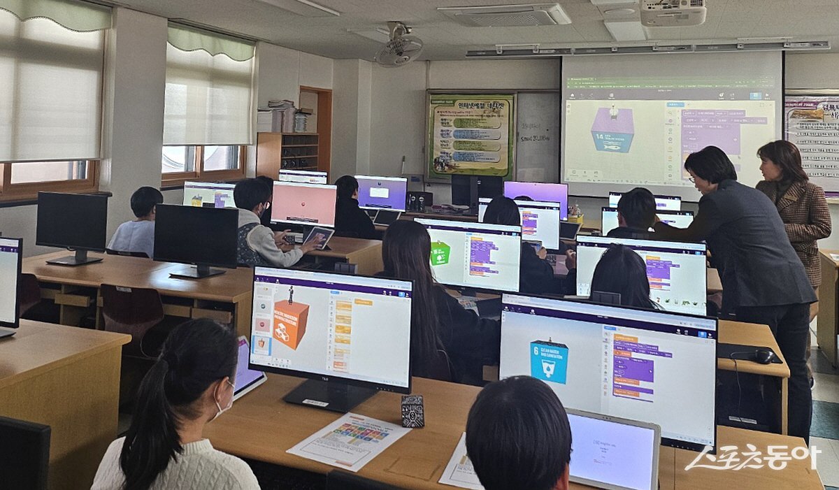 풍동초등학교 메타버스 활용 수업. 사진제공ㅣ고양시 