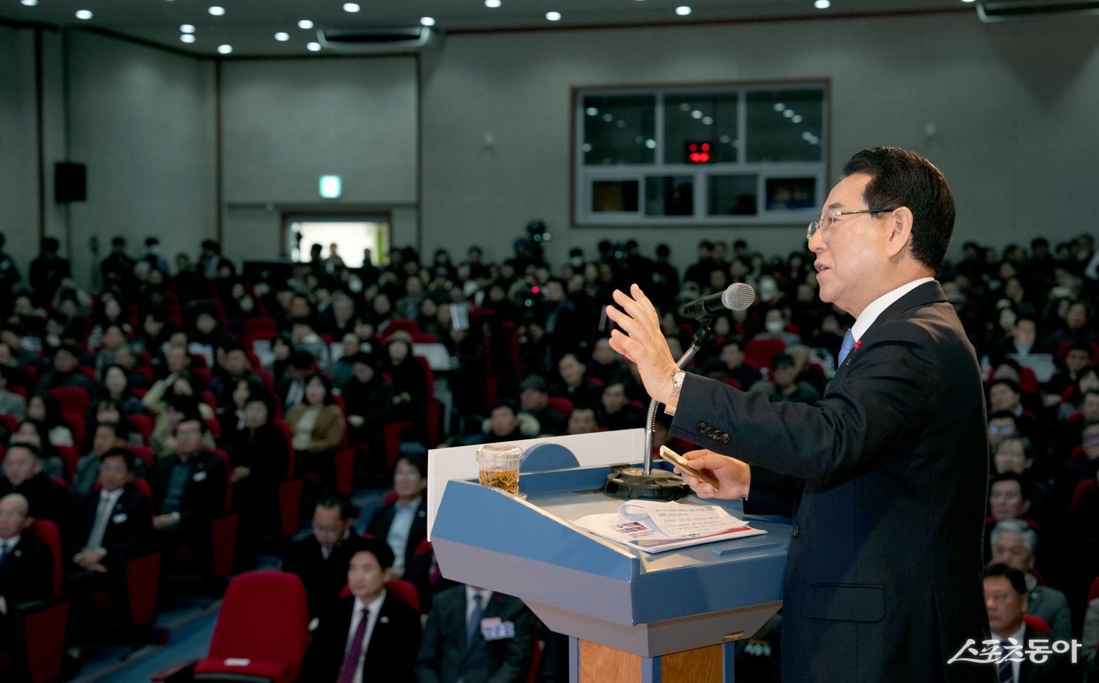 김영록 전라남도지사가 19일 영암청소년센터에서 열린 광주·전남 행정통합 도민공청회에서 행정통합 추진 방안을 설명하고 있다. 사진제공=전남도