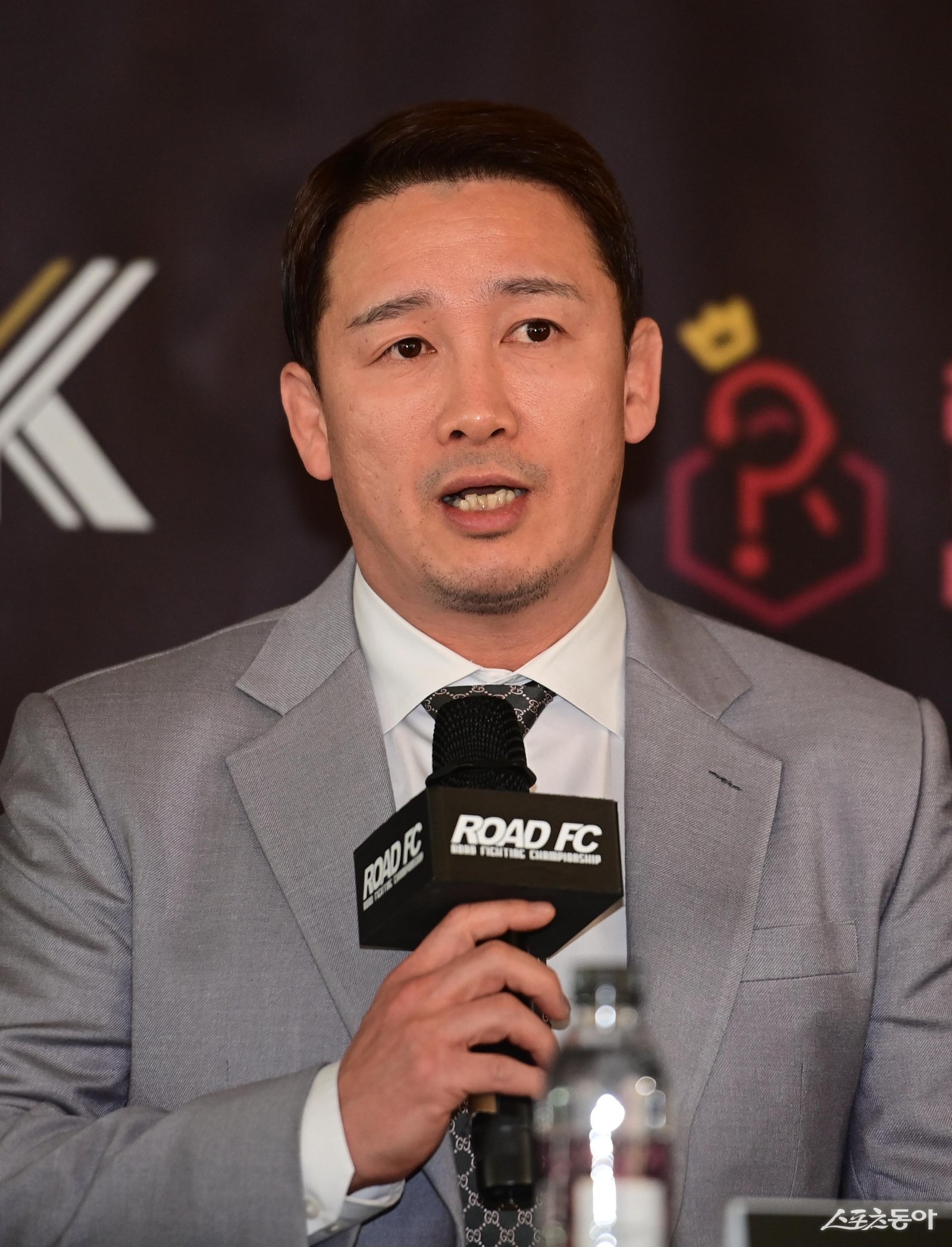 로드FC 정문홍 회장이  모 시의원이 제기한 ‘지방보조금법 위반 및 업무상 횡령’ 혐의에 대해 경찰로부터 불입건 결정을 통보받았다. 이로써 ‘원주MMA스포츠페스티벌’을 둘러싼 각종 의혹이 근거 없는 것으로 밝혀졌다. 스포츠동아DB