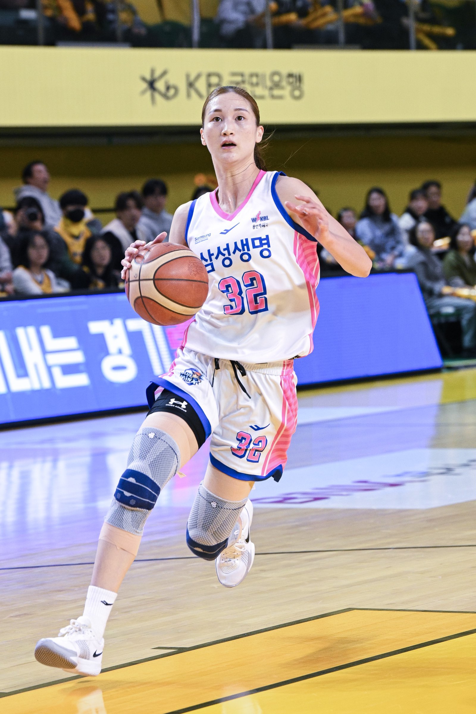 삼성생명 윤예빈이 19일 청주에서 열린 KB스타즈전에서 레이업슛을 하고 있다. 그는 22점·4리바운드로 활약하며 3연패 탈출에 앞장섰다. 사진제공｜WKBL