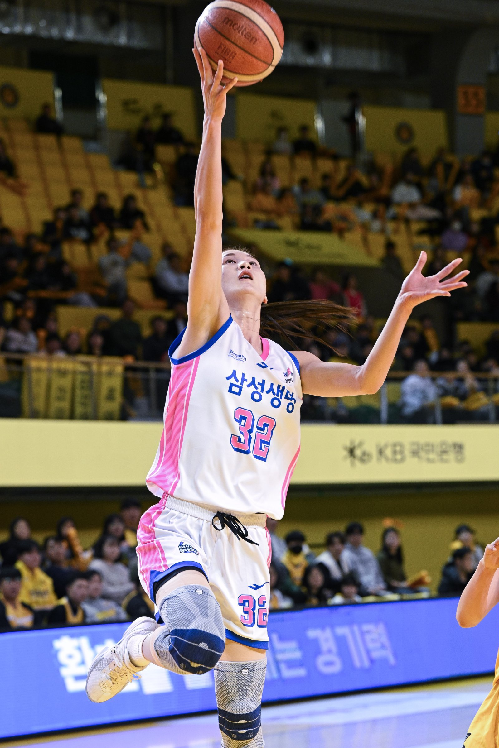 삼성생명 윤예빈은 19일 청주에서 열린 KB스타즈전에서 22점·4리바운드로 활약하며 3연패 탈출에 앞장섰다. 사진제공｜WKBL