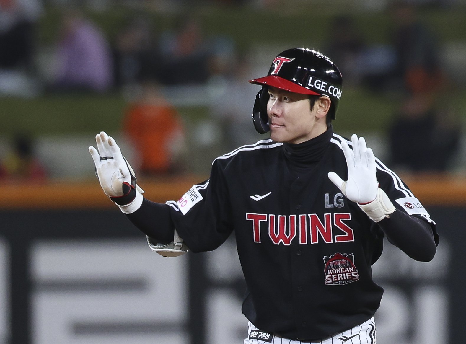 무릎 부상에서 완전히 회복한 LG 홍창기가 새 시즌 출루왕 타이틀에 도전한다. 2026시즌을 마친 뒤에는 FA 권리까지 얻게 돼 남다른 마음가짐까지 가지고 있다. 뉴시스