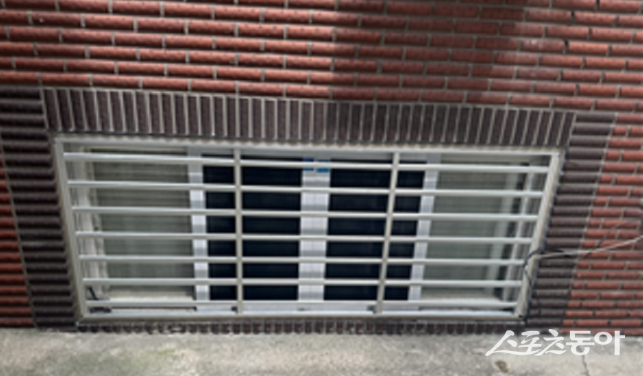 인천 남동구, 반지하주택에 개폐식 방범창 설치를 무상으로 지원한다. 사진제공｜인천 남동구청