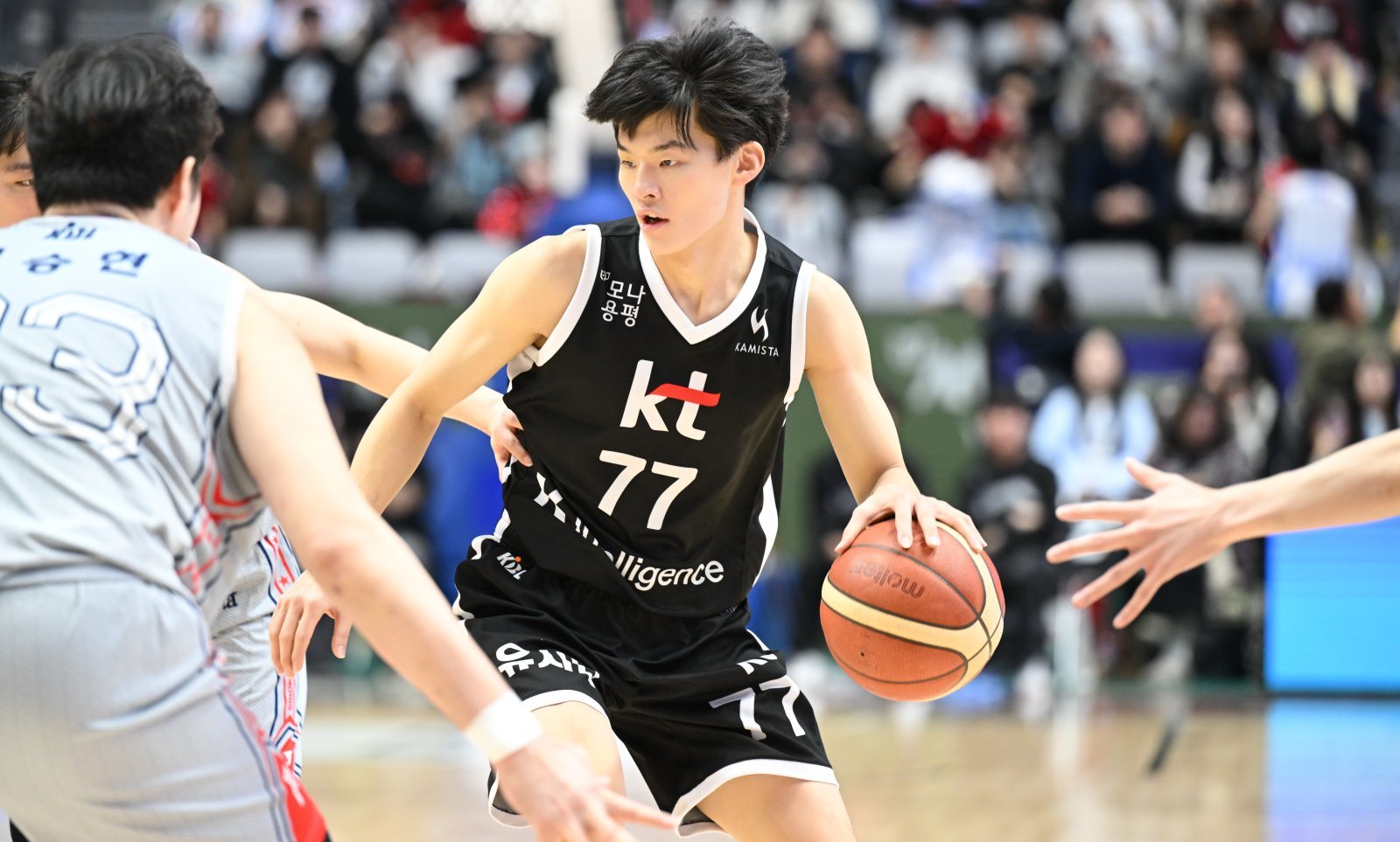 KT 강성욱은 전반기 인상적인 활약을 펼치며 동료가 선정한 KBL 전반기 최고의 신인 가드로 뽑혔다. 사진제공｜KBL 