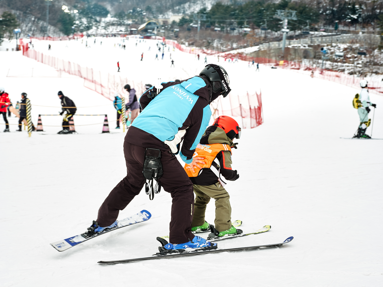 곤지암 레인보우 스키클럽은 최고의 전문 강사진의 1대1 강습부터 다양한 전용 혜택이 주어진다