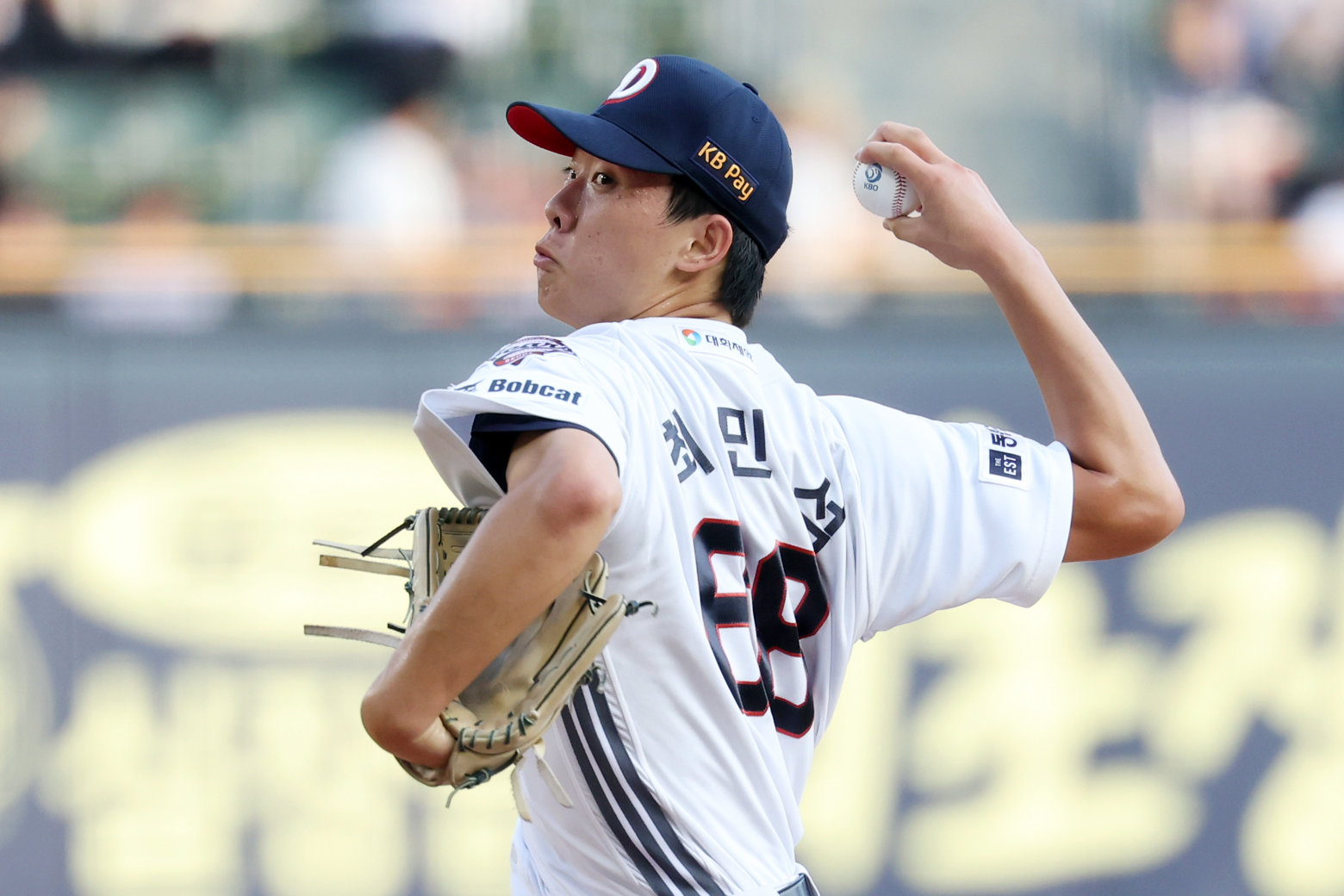 두산 이영하, 최원준, 최승용, 최민석은 올 시즌 선발투수로 활약이 기대되는 자원이다. 이들이 플렉센, 잭로그, 곽빈의 뒤를 든든하게 받쳐준다면 두산은 남부럽지 않은 로테이션을 구축할 수 있다. 두산 최민석. 뉴시스